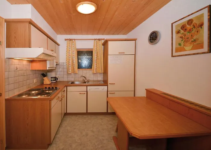 Apart Lukas Ишгль